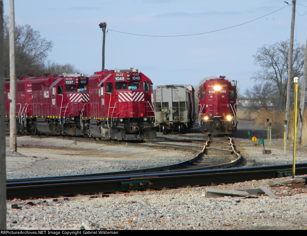 HLCX 1042 Working the Yard